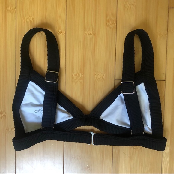 ❌SOLD❌ ONEONE Swimwear Bikini Top - Picture 2 of 3